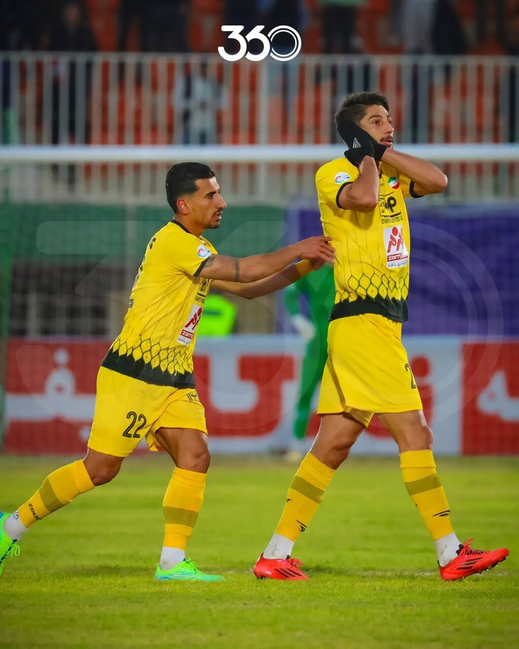 عکس | درگیری در یزد برای یک شب بهخیر؛ شادی ستاره NBA فوتبال ایران را بههم ریخت!