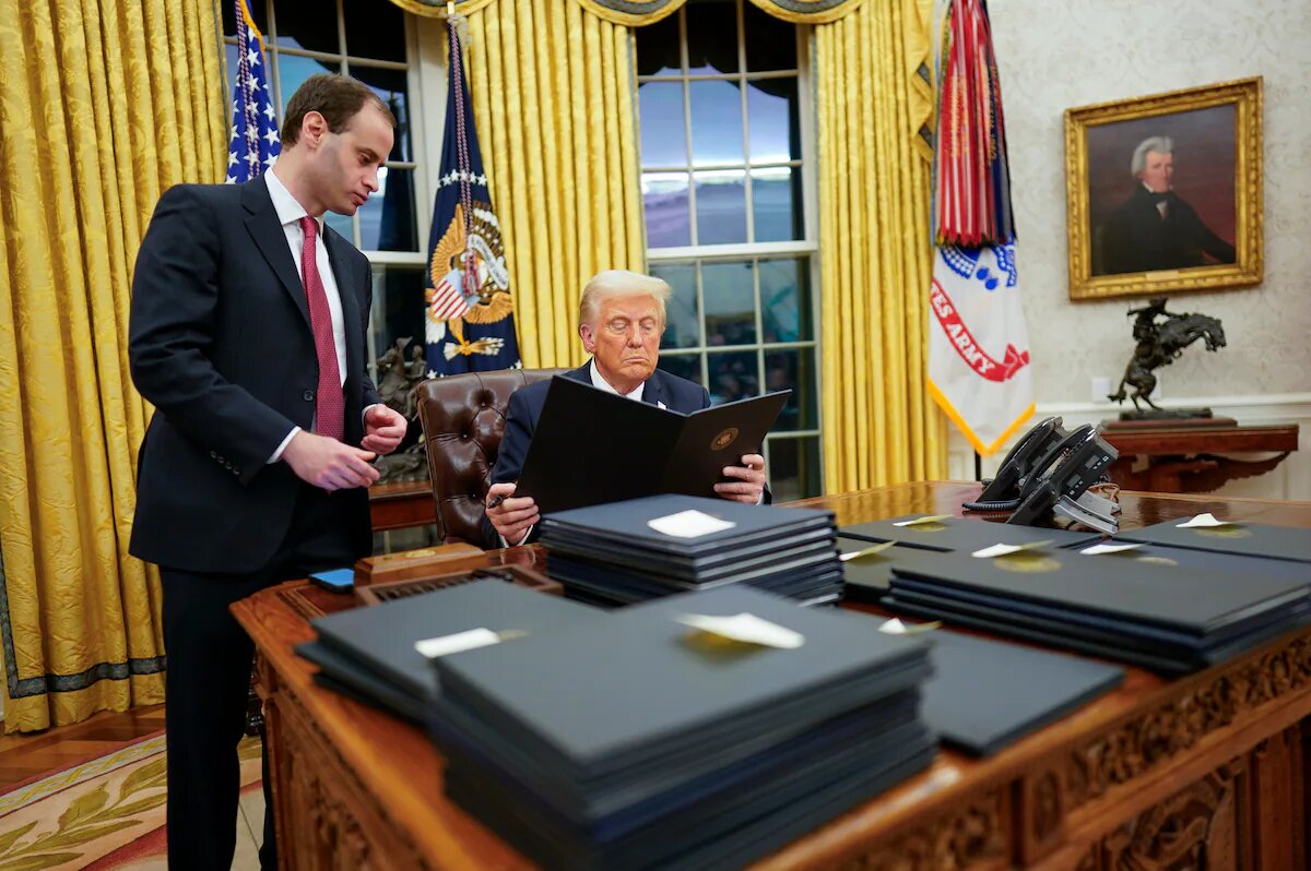 بررسی دستورات اجرایی روز اول ریاست جمهوری ترامپ/ از ابطال حق شهروندی تولد تا شناسایی دو جنسیت و لغو فیلترینگ تیکتاک