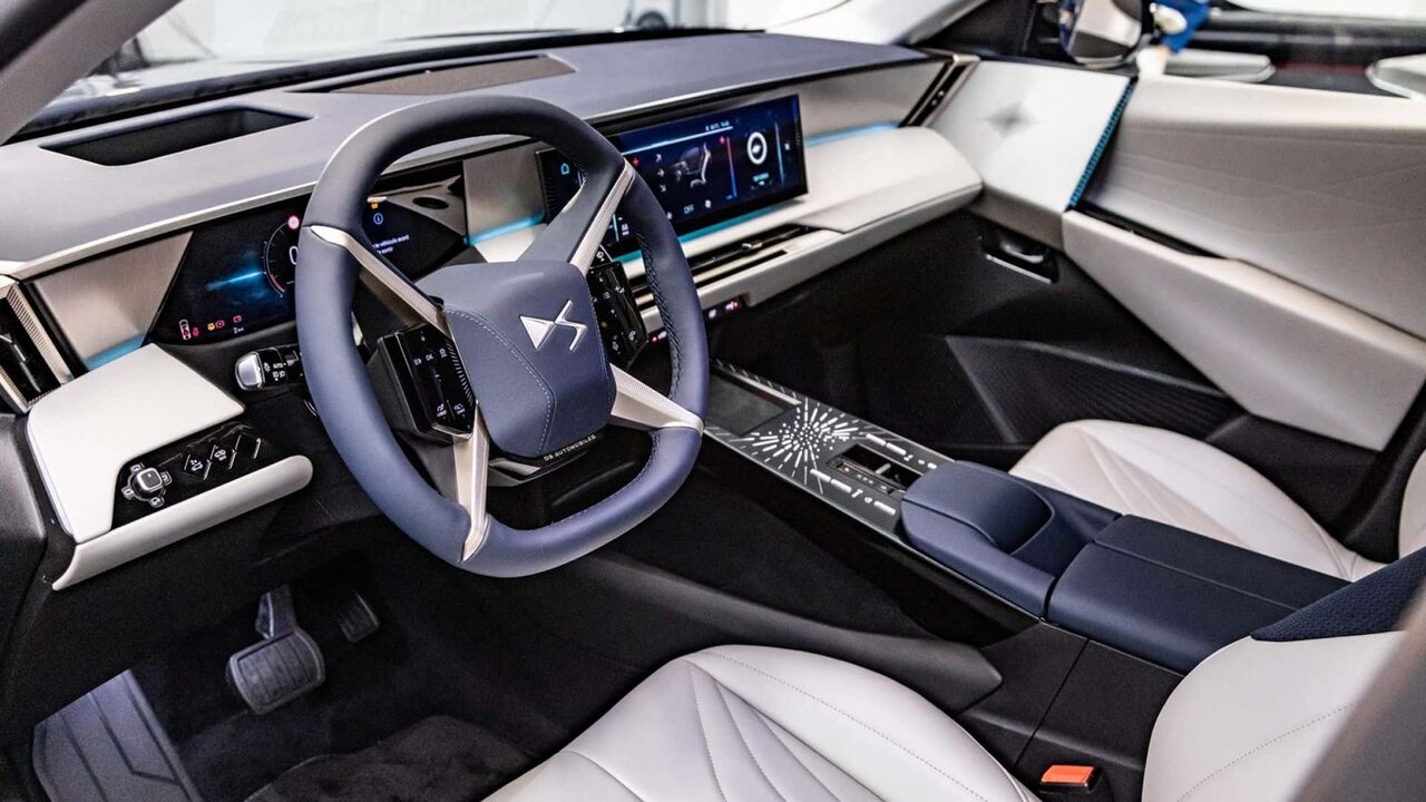 خودروساز حاضر در ایران رقیب بنتلی و رولزرویس میشود