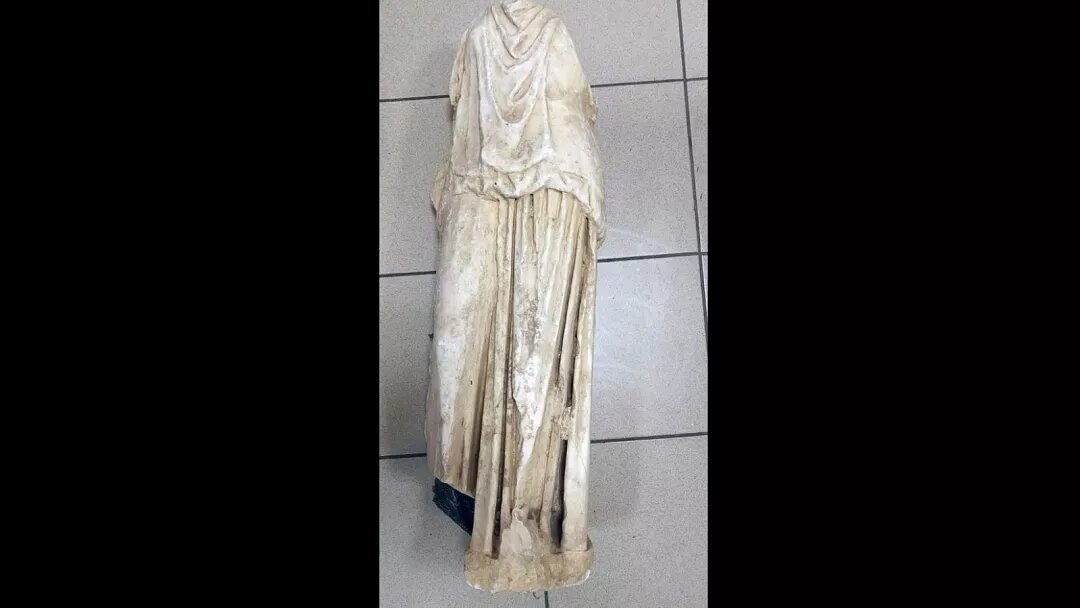 پیدا شدن مجسمه ۲ هزار ساله در یک کیسه زباله/ عکس
