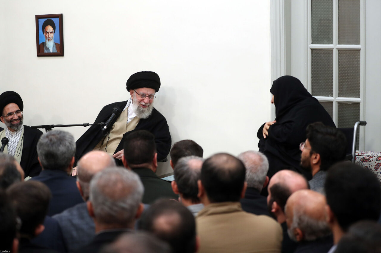 رهبر انقلاب: کاشان نشان داد که پرورش انسانهای مبارز در این منطقه استمرار دارد/ صبر مادری که فرزند خود را در راه خدا داده است، قابل توصیف نیست
