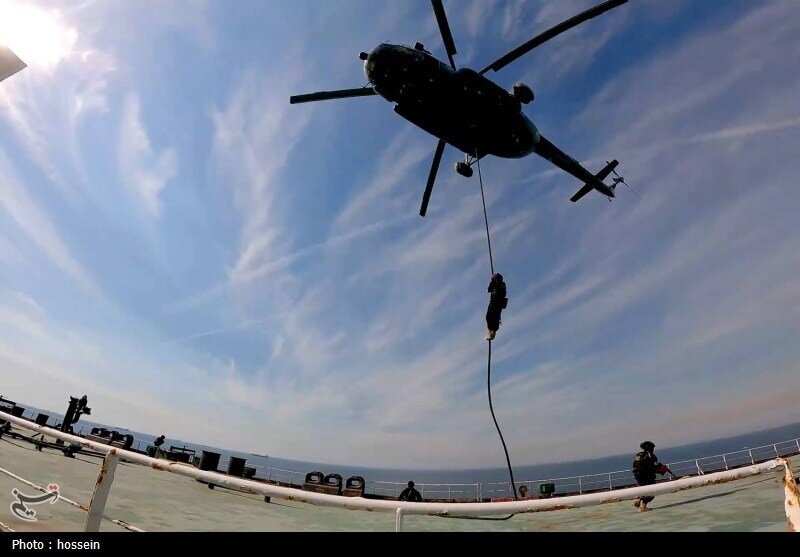 رونمایی از تکنولوژی جدید در رزمایش جدید سپاه/ سردار تنگسیری: قادریم امنیت منطقه حساس خلیج فارس را تامین کنیم