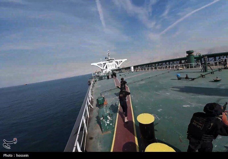 رونمایی از تکنولوژی جدید در رزمایش جدید سپاه/ سردار تنگسیری: قادریم امنیت منطقه حساس خلیج فارس را تامین کنیم