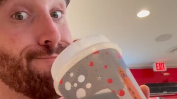 اعتیاد عجیب به نوشابههای گازدار/ این مرد روزی ۱۸ لیتر نوشابه گازدار میخورد اعتیاد عجیب به نوشابههای گازدار/ این مرد روزی ۱۸ لیتر نوشابه گازدار میخورد