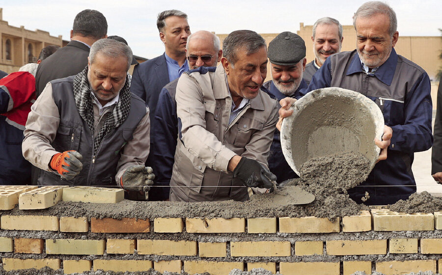 روزنامه نزدیک به قالیباف: دیوارچینی پزشکیان در خوزستان، پوپولیسم نیست اما آیا چنین اقداماتی لازم است؟ / باید دفتر رییس جمهور پاسخگو باشد