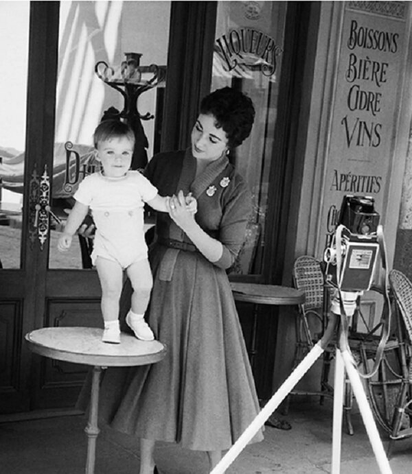 الیزابت تیلور: خود را هنرمند واقعی نمیدانم/ از شرکت در فیلمها چندان راضی نیستم