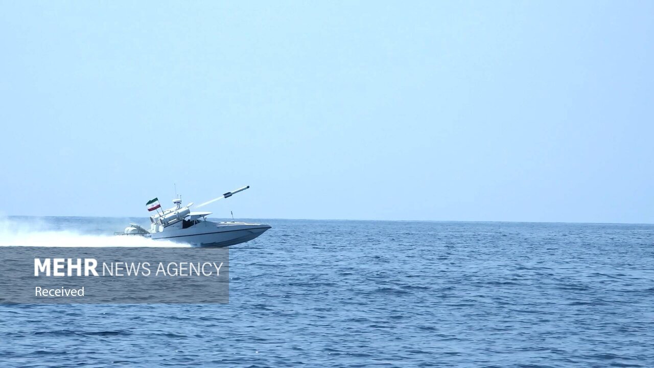 نابودی اهداف دشمن فرضی با موشکهای دارای هوش مصنوعی سپاه + تصاویر