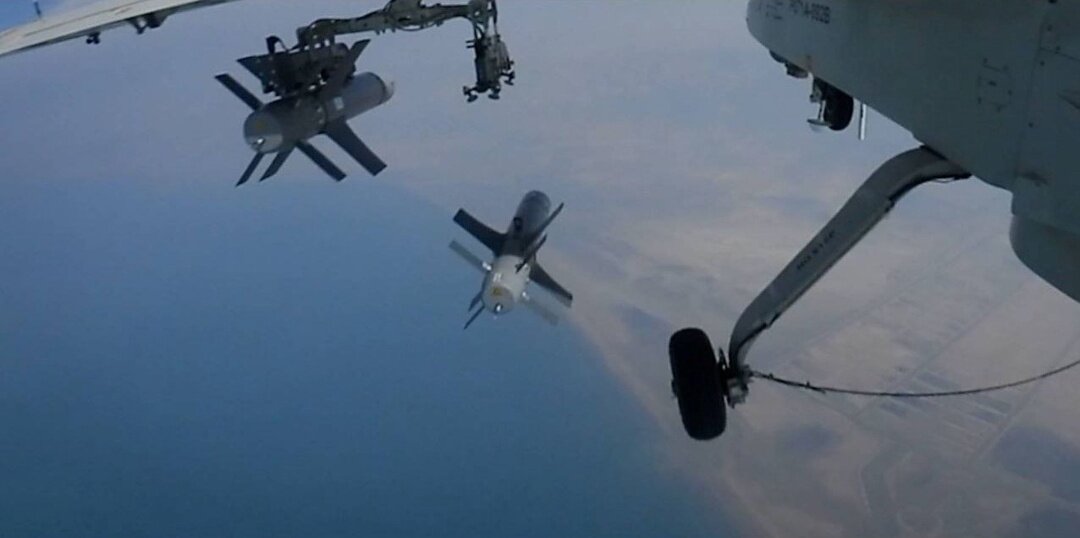 رزمایش نیروی دریایی سپاه در خلیج فارس/ رونمایی از پهپادهای مجهز شده به موشکهای دارای هوش مصنوعی