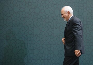 ظریف: علینا فك أغلال وسلاسل أمريكا من قدمي السياسة الخارجية الإيرانية ظریف: علینا فك أغلال وسلاسل أمريكا من قدمي السياسة الخارجية الإيرانية