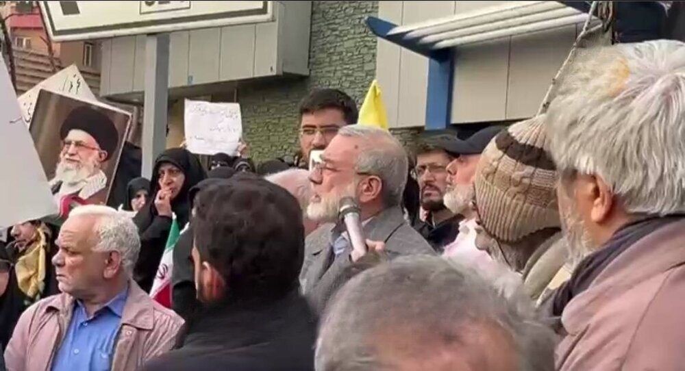 تبارشناسی «گروه های فشار»؛ از لباس شخصی ها و کفن پوشان تا خودسرها/ چرا هیچ کسی گروه های فشار را گردن نمی گیرد؟