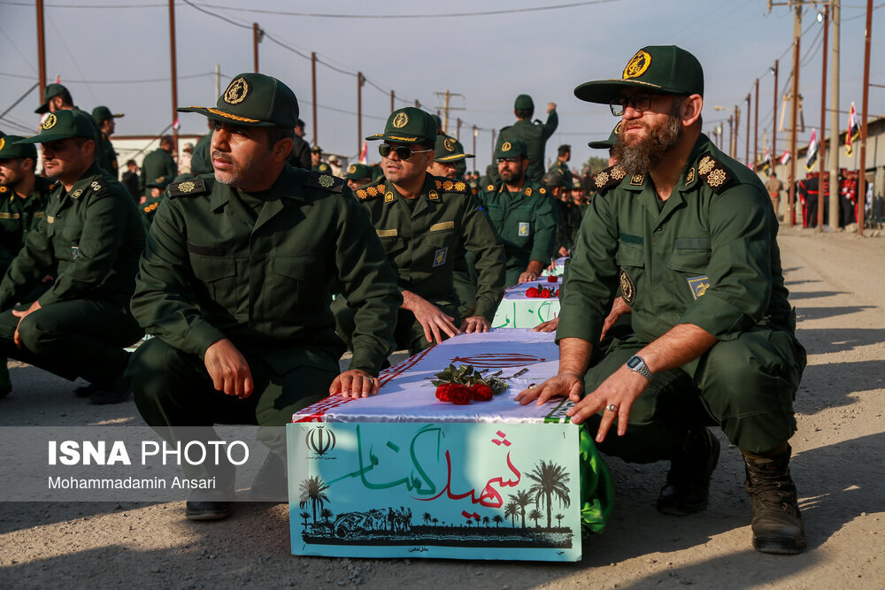 تصاویری از بازگشت پیکر ۴۱ شهید تازه تفحص شده از خاک عراق/ خانوادههای شهدا به استقبال رفتند