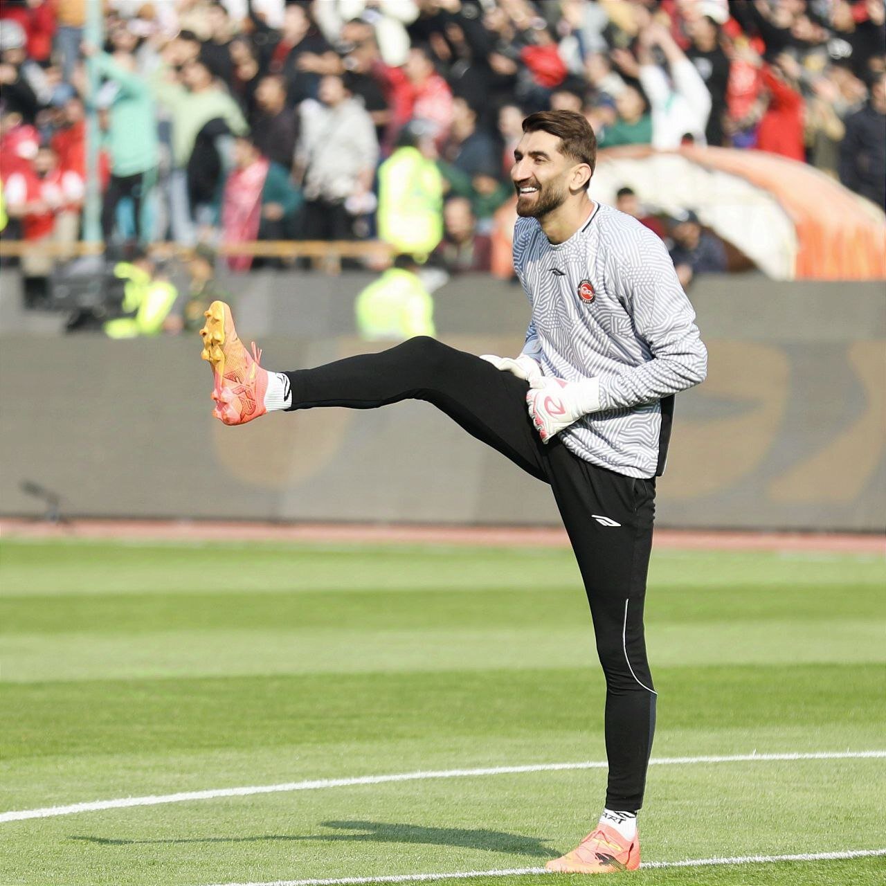 عکس | خندههای بیرانوند پیش از بازی بزرگ؛ روحیه بالا در آستانه جدال با پرسپولیس