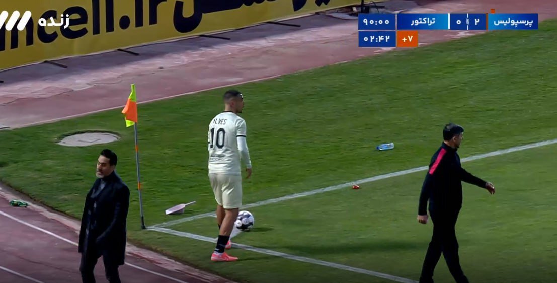 عکس | پرتاب خاک انداز و مصالح به داخل زمین/ در آزادی چه خبر است؟