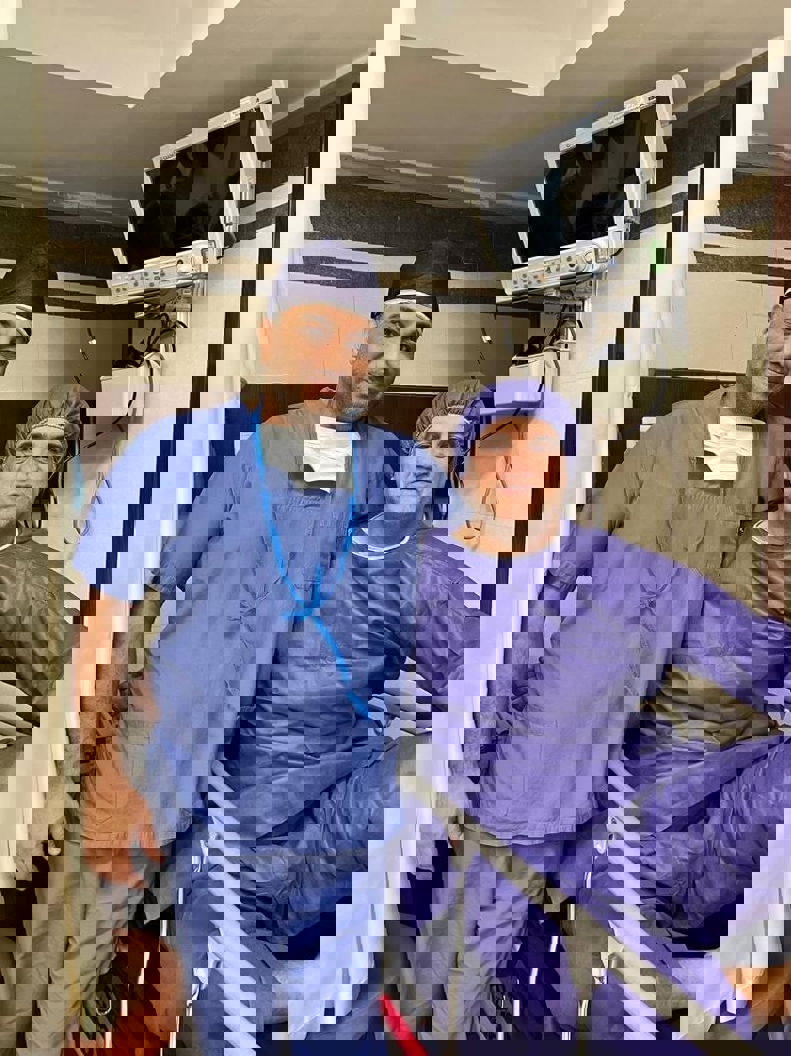 عکس| مربی سابق استقلال زیر تیغ جراحی رفت