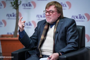 این‌ ادعا که انقلاب کار خارجی‌ها بود، مزخرف است