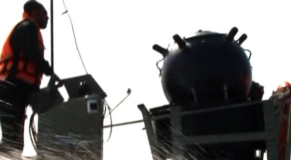 ابتکار جدید نیروهای دریایی برای غافلگیری متعرضان به آبهای سرزمینی ایران/ نیروی دریایی ارتش و سپاه به مین های پیشرفته مجهز شدند+تصاویر