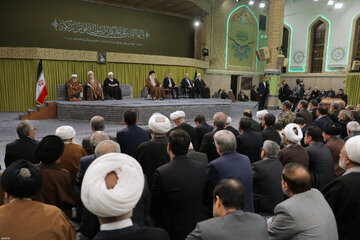 رهبر انقلاب: پشت لبخندهای دیپلماسی، باطن خبیث پنهان است / حواسمان باشد با چه کسی، معامله میکنیم رهبر انقلاب: پشت لبخندهای دیپلماسی، باطن خبیث پنهان است / حواسمان باشد با چه کسی، معامله میکنیم