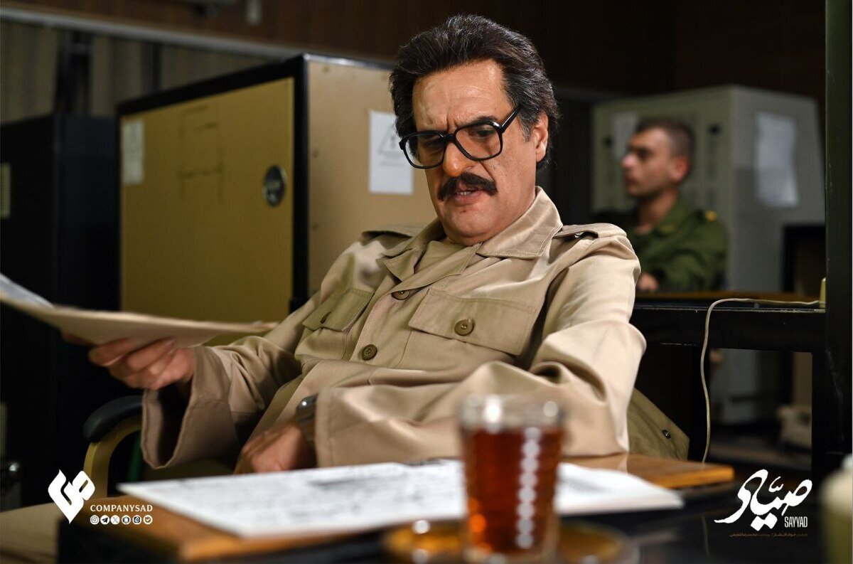 بنی صدر در کنار صدام بازگشت/ عکس