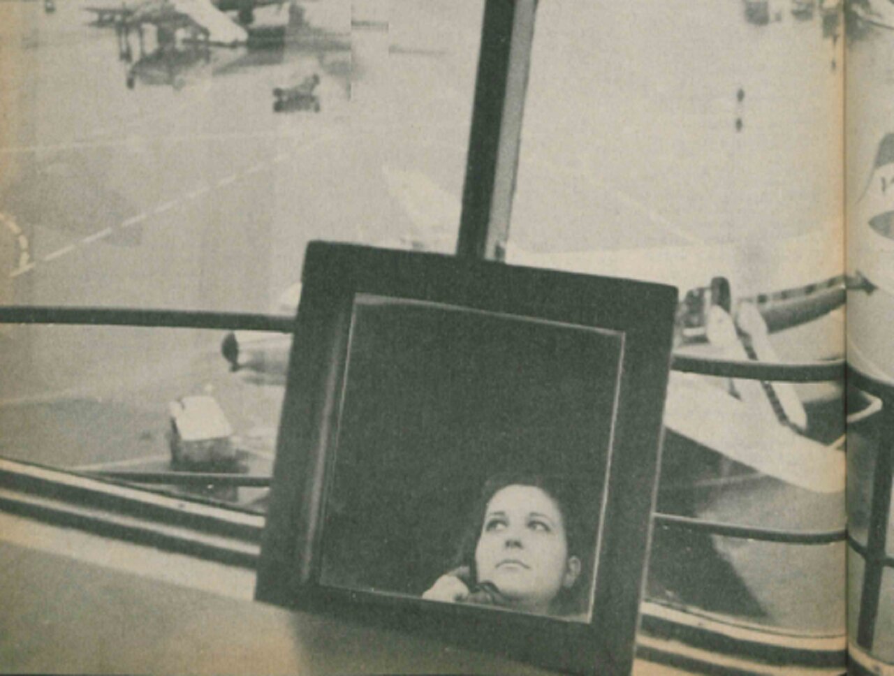 در فرودگاه مهرآباد، بدون رضایت این زن، هیچ تحرکی مشاهده نمیشود! در فرودگاه مهرآباد، بدون رضایت این زن، هیچ تحرکی مشاهده نمیشود!