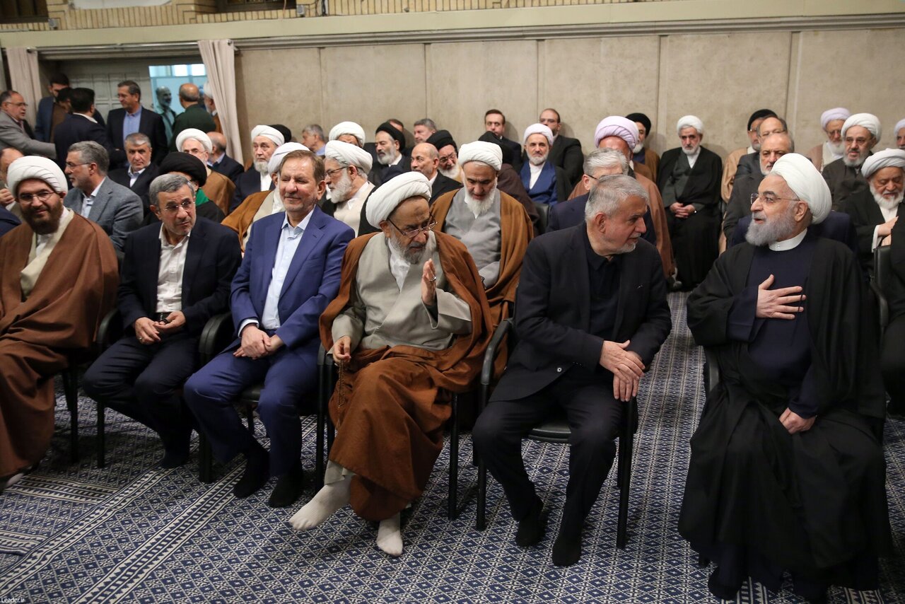 تصویری از خوش و بش احمدینژاد با معاون اول روحانی در بیت رهبری