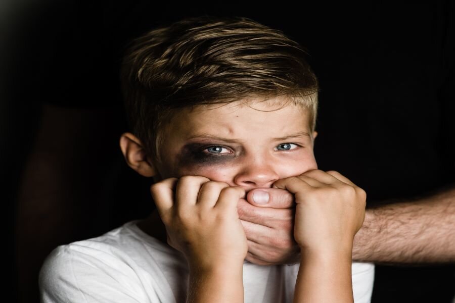 مجازات تعیینشده برای آزار جنسی کودکان بازدارندگی لازم را ندارند/ آزار کودکان حبس دارد؟/کوتاهی بهزیستی در شناسایی کودکان آسیبدیده