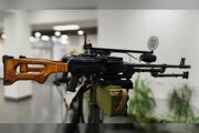 تصاویر | اقدام عجیب در صداوسیما؛ حضور ۳ مجری با اسلحه در ۳ شبکه تلویزیون روی آنتن زنده!