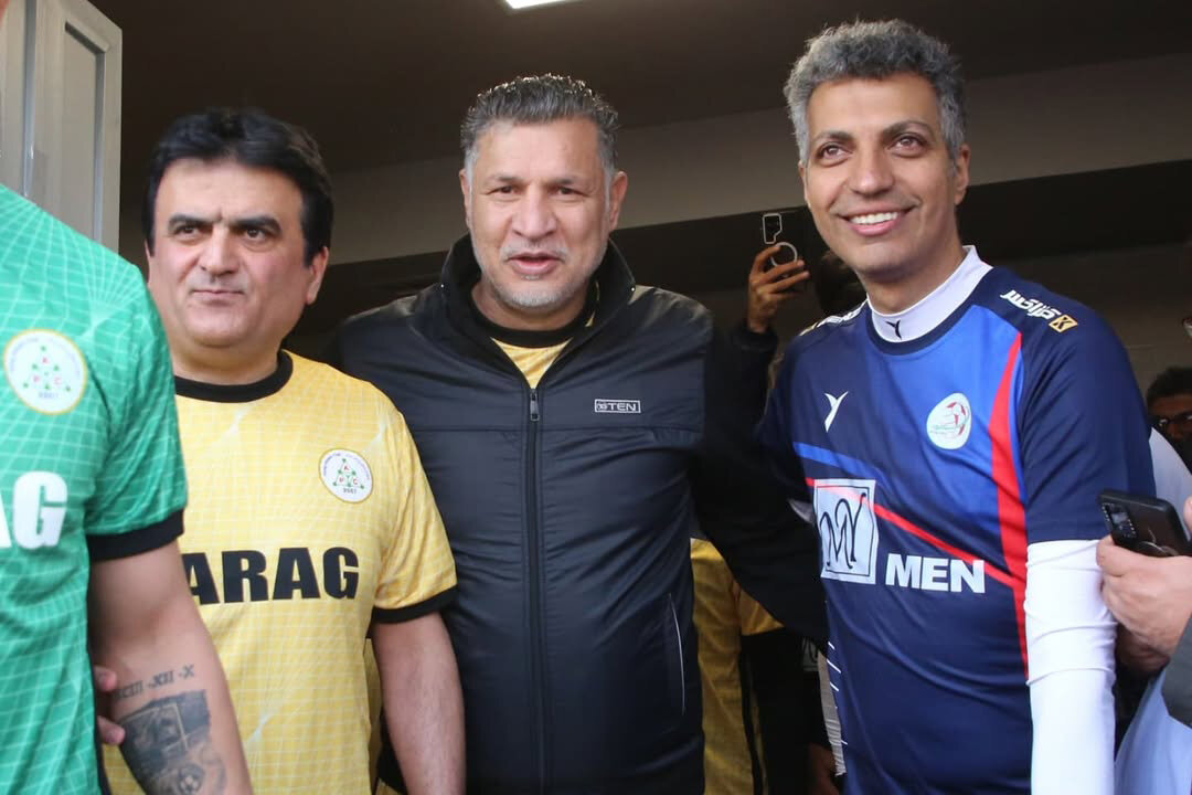 عکس | فریم به فریم با دوئل علی دایی با فردوسیپور در زمین فوتبال