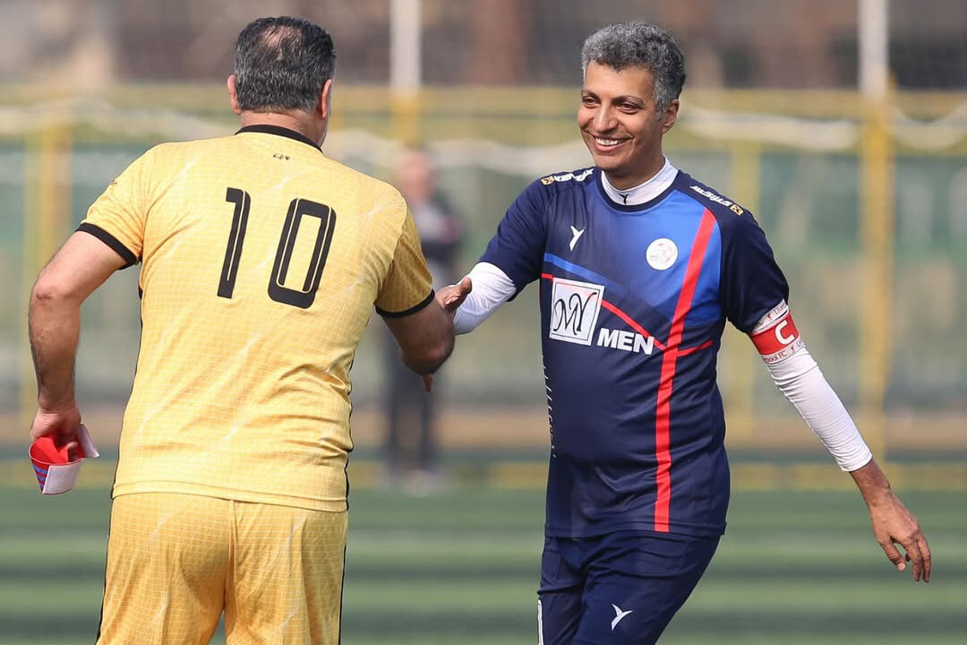 عکس | فریم به فریم با دوئل علی دایی با فردوسیپور در زمین فوتبال