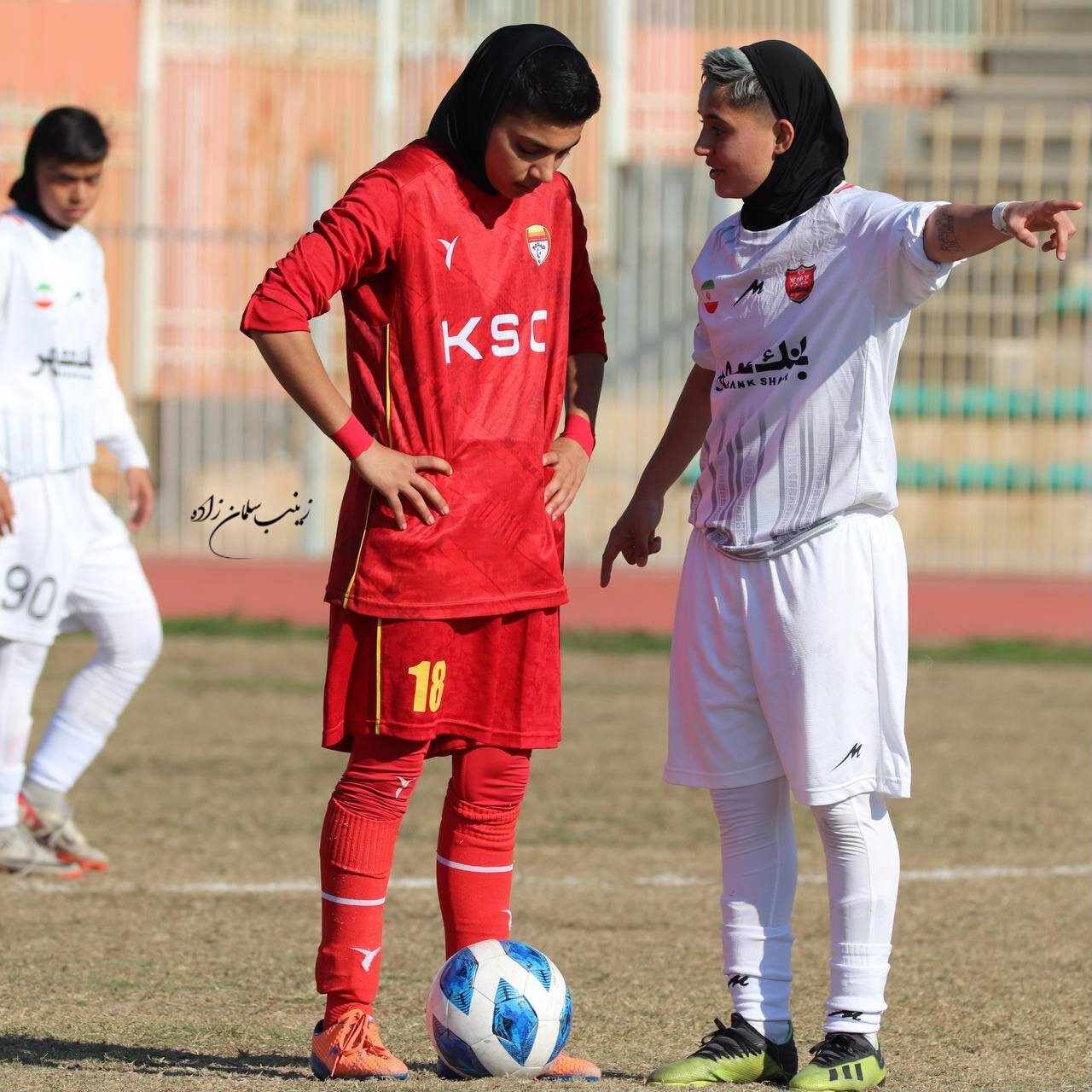 تصاویر | دیدار فوتبال بانوان فولاد خوزستان و پرسپولیس تهران
