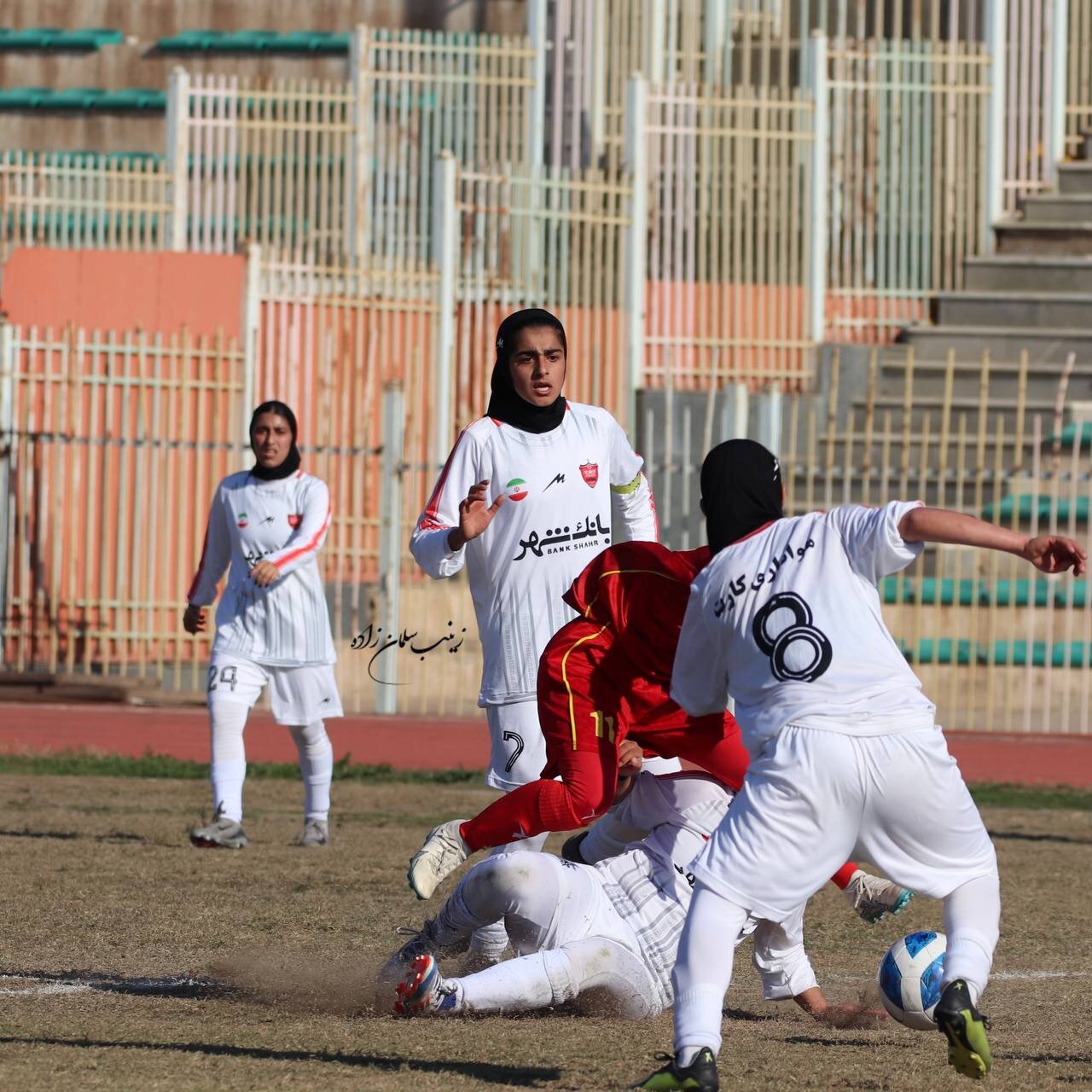 تصاویر | دیدار فوتبال بانوان فولاد خوزستان و پرسپولیس تهران