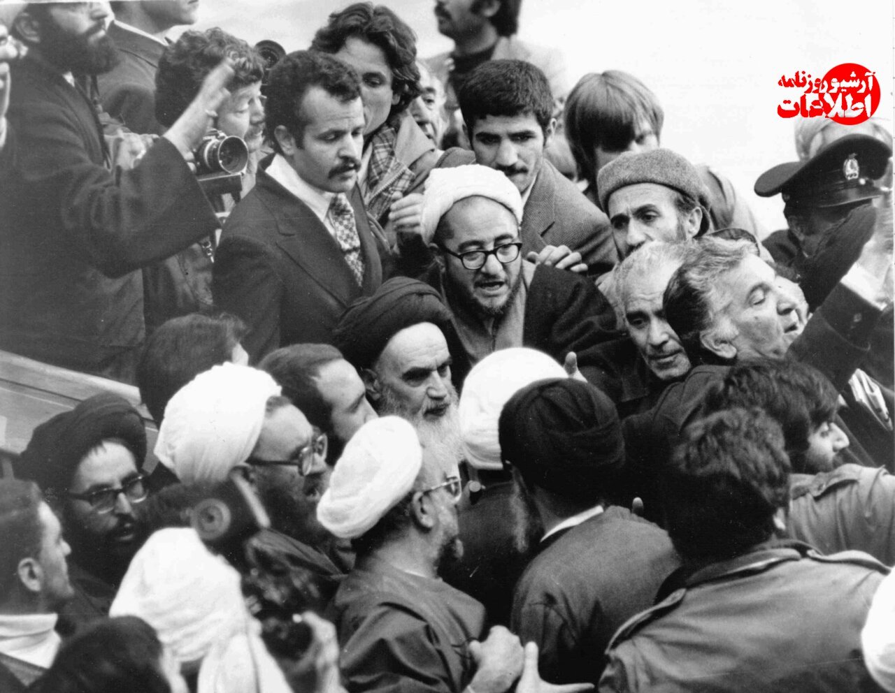 فقط مردم این شهر تصاویر کامل بازگشت امام به ایران را دیدند