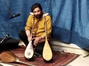 درویشی: ولینژاد از نگاه من دارای مجموعه خصوصیات یک بخشی کامل است / نشست پژوهشی ساز دوتار ابداع شده