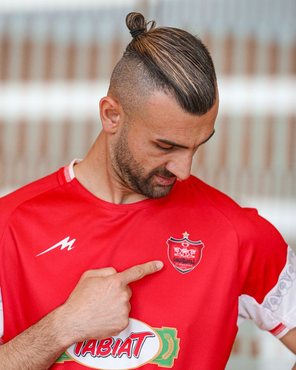 عکس | سردار دورسون با لباس پرسپولیس؛ استایل خاص ستاره جدید سرخ‌ها