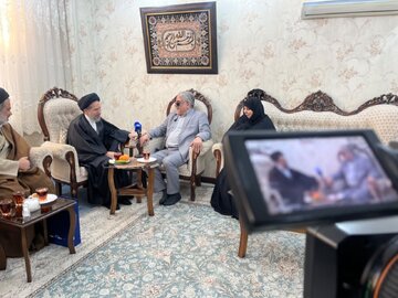 تصاویری از حضور نمایندگان رهبر انقلاب در منازل جانبازان تصاویری از حضور نمایندگان رهبر انقلاب در منازل جانبازان