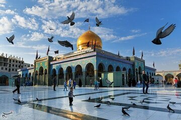 پرچم‌ها بر بام حرم حضرت زینب (س) برافراشته شد