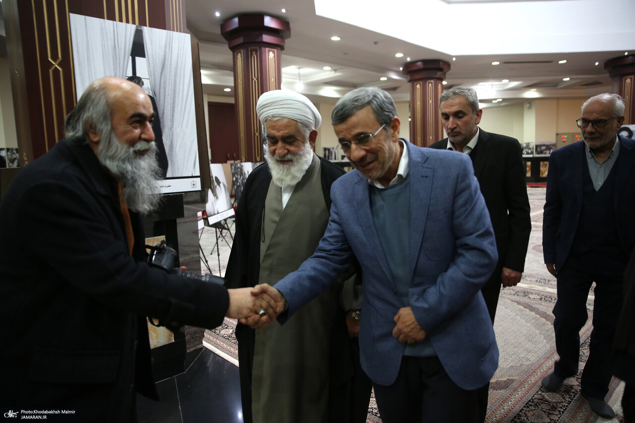 تصاویری از احمدی نژاد در حرم امام خمینی(ره) / او سر مزار چه کسانی رفت؟