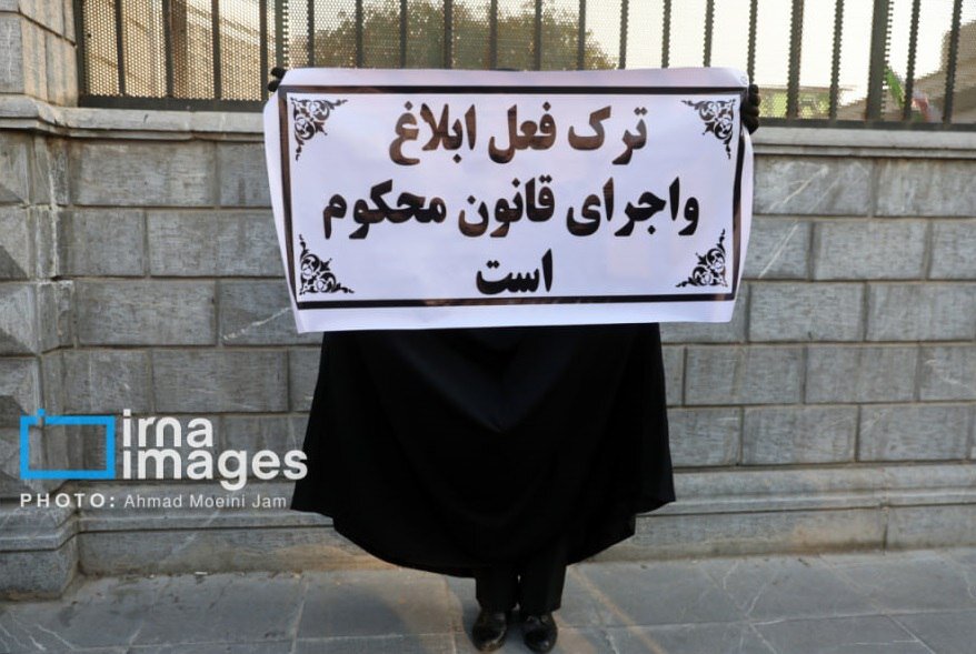 تصاویر جدید از تجمع حامیان قانون حجاب/ نیسان آبی وارد تجمعات شد/ تندروها دست از سر ظریف برنمی دارند