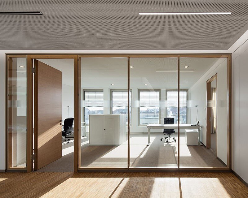 پارتیشن شیشهای؛ سرمایهگذاری هوشمندانه برای دفاتر مدرن