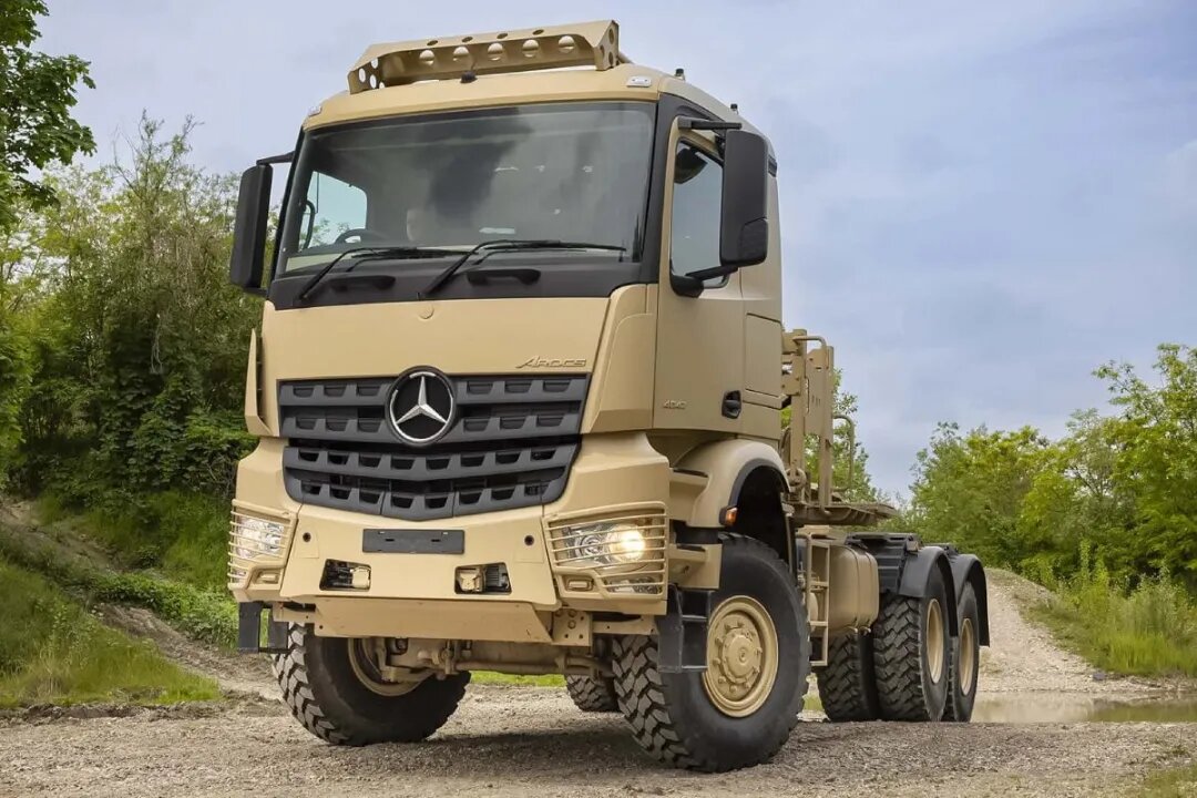 مرسدس بنز غولپیکر، تانک جابهجا میکند / عکس