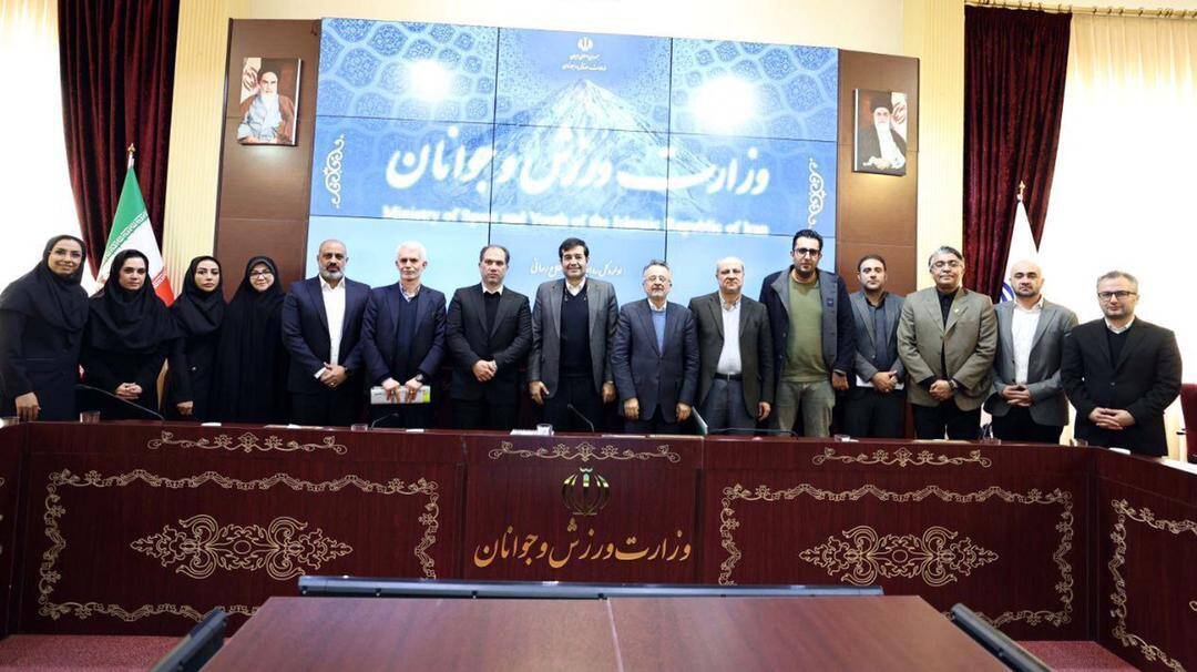 حمایت قاطع وزیر ورزش و جوانان ومعاونین از فدراسیون انجمنهای ورزشی/دنیا مالی:انجمنها برای ورزش کشور ثروت گرانبهایی هستند