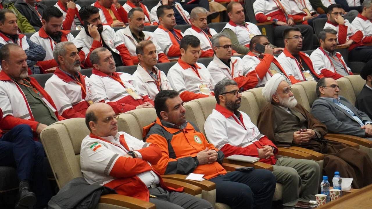 برگزاری گردهمایی طلایهداران صیانت از بشردوستی با حضور نماینده ولی فقیه در هلال احمر/ متخصص بودن در یک مهارت، از ضروریات فعالیت اجتماعی است