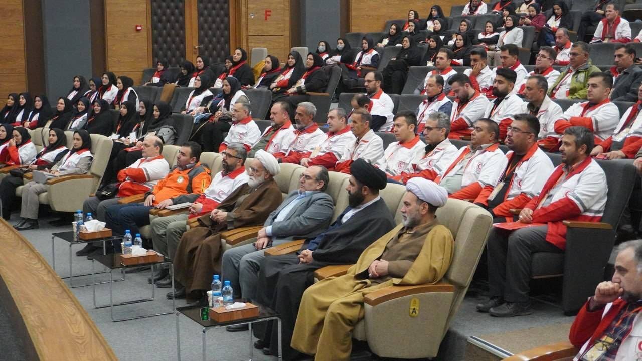 برگزاری گردهمایی طلایهداران صیانت از بشردوستی با حضور نماینده ولی فقیه در هلال احمر/ متخصص بودن در یک مهارت، از ضروریات فعالیت اجتماعی است