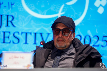 آموزش بستن کراوات در جشنواره فجر توسط عطارن و عباس جمشیدی!