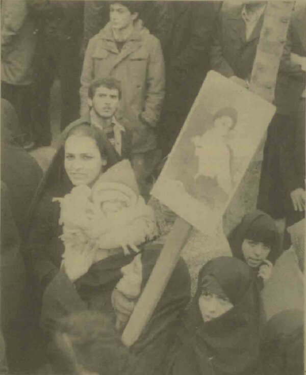 مجموعه عکس/ زنان در راهپیماییهای بهمن ۵۷