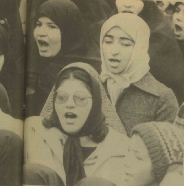 مجموعه عکس/ زنان در راهپیماییهای بهمن ۵۷