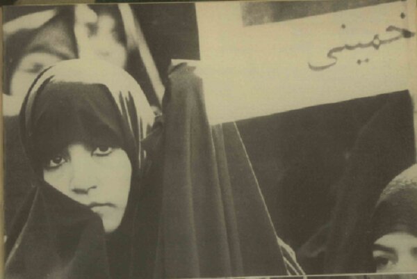 مجموعه عکس/ زنان در راهپیماییهای بهمن ۵۷