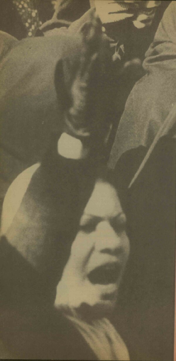 مجموعه عکس/ زنان در راهپیماییهای بهمن ۵۷