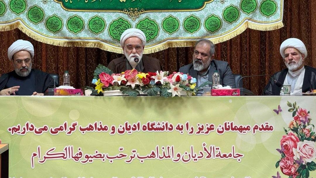 نماینده ولی فقیه در هلال احمر: با شکلگیری انقلاب ارزشهای اسلامی جایگزین بی ارزشی ها شد/ افتتاح کانون دانشجویی هلال احمر در دانشگاه ادیان و مذاهب