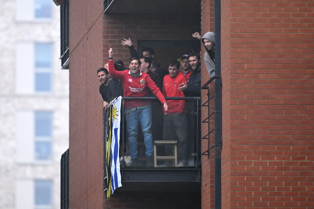 عکس| عجیبترین جای ممکن برای تماشای فوتبال!