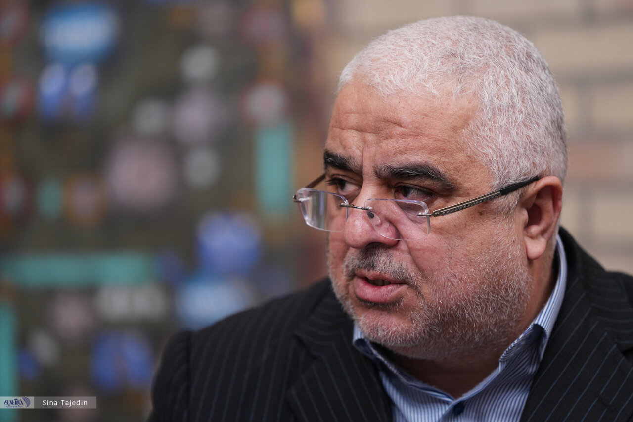 جعفرزاده ایمن آبادی: یک مقدار در پدافند هوایی دچار مشکل هستیم که آن هم به خاطر نامردی روسیه است/ باید گوش به فرمان فرمانده کل قوا باشیم